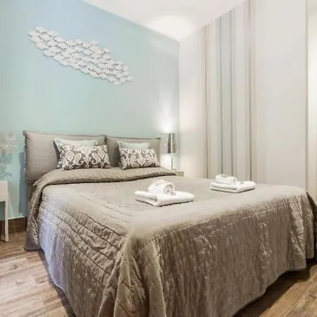 Lily's - Near Harbor And Downtown With Terrace - Italy Flat Vacation Apartment *