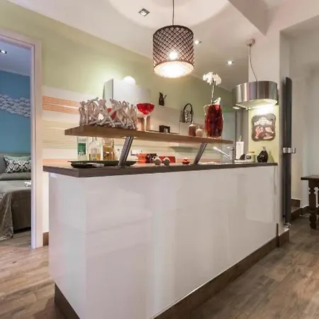 Apartment Lily's - Near Harbor And Downtown With Terrace - Italy Flat Vacation Genua