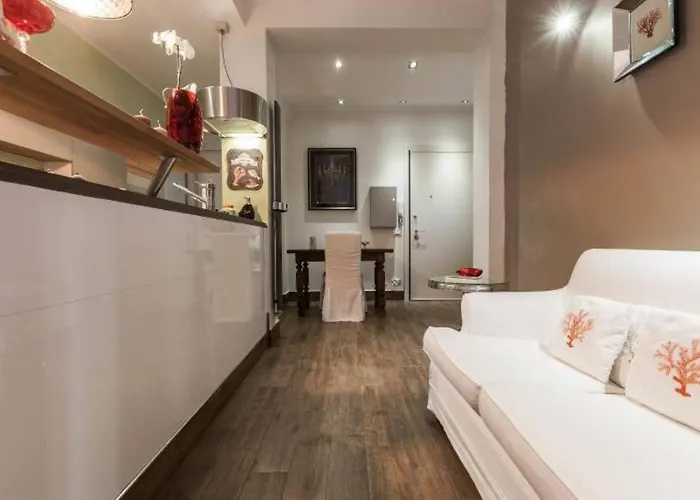 Lägenhet Lily's House, Terrace And Free Parking Near Harbor *