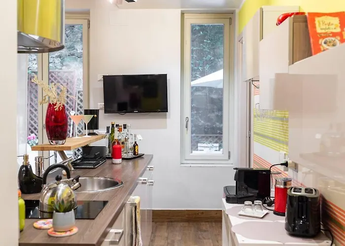 Lägenhet Lily's House, Terrace And Free Parking Near Harbor Genua